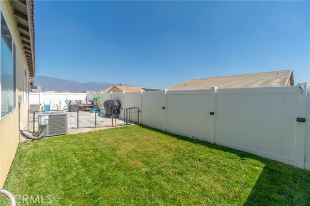 561 Yukon Rd, Rialto, CA 92377 photo 25