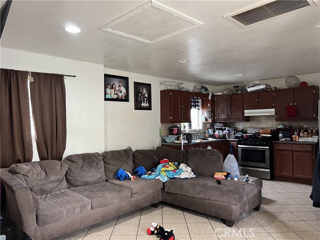 9820 Virginia Avenue, South Gate, CA, 90280 9820 Virginia Avenue, South Gate, CA, 90280
