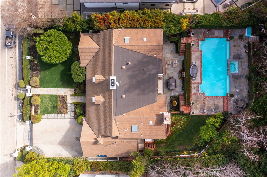 https://media.crmls.org/medias/9ecd257a-90be-40f4-91b8-c251b431e24d.jpg?preset=X-Large