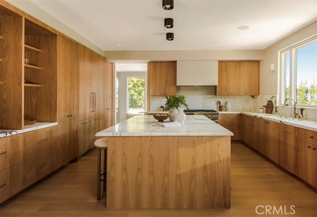 Detail Gallery Image 13 of 56 For 4016 San Remo Way, Tarzana,  CA 91356 - 4 Beds | 4/1 Baths