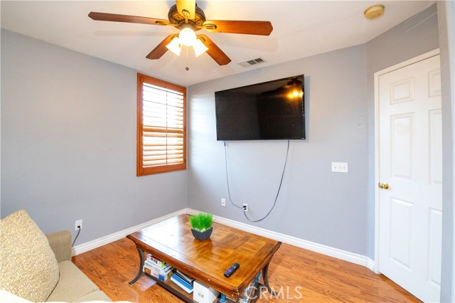 Detail Gallery Image 34 of 48 For 29458 Shannon Ct #89,  Canyon Country,  CA 91387 - 4 Beds | 2/1 Baths