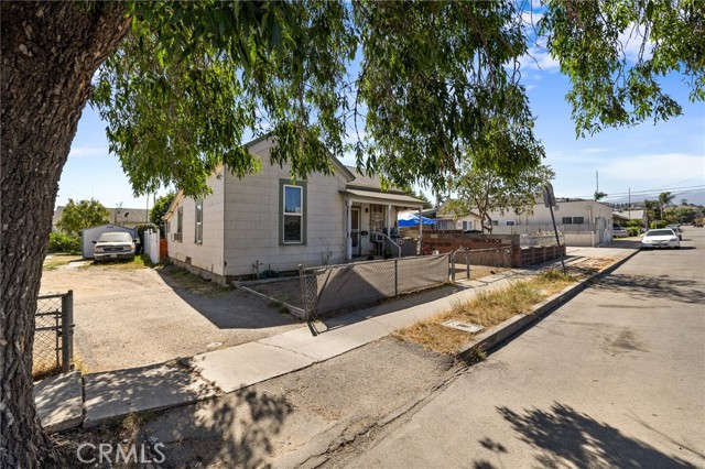 214 S Ojai Street, Santa Paula CA: https://media.crmls.org/medias/9ecde341-30c3-4c8b-8419-8ff7e07934d7.jpg