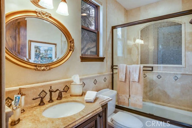 Detail Gallery Image 17 of 31 For 707 Esplanade a,  Redondo Beach,  CA 90277 - 4 Beds | 4/1 Baths