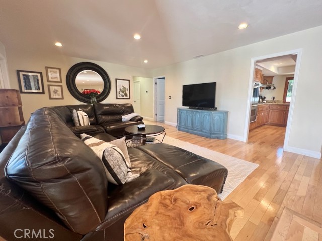 Detail Gallery Image 10 of 31 For 446 E Kendall St, Corona,  CA 92879 - 4 Beds | 2 Baths