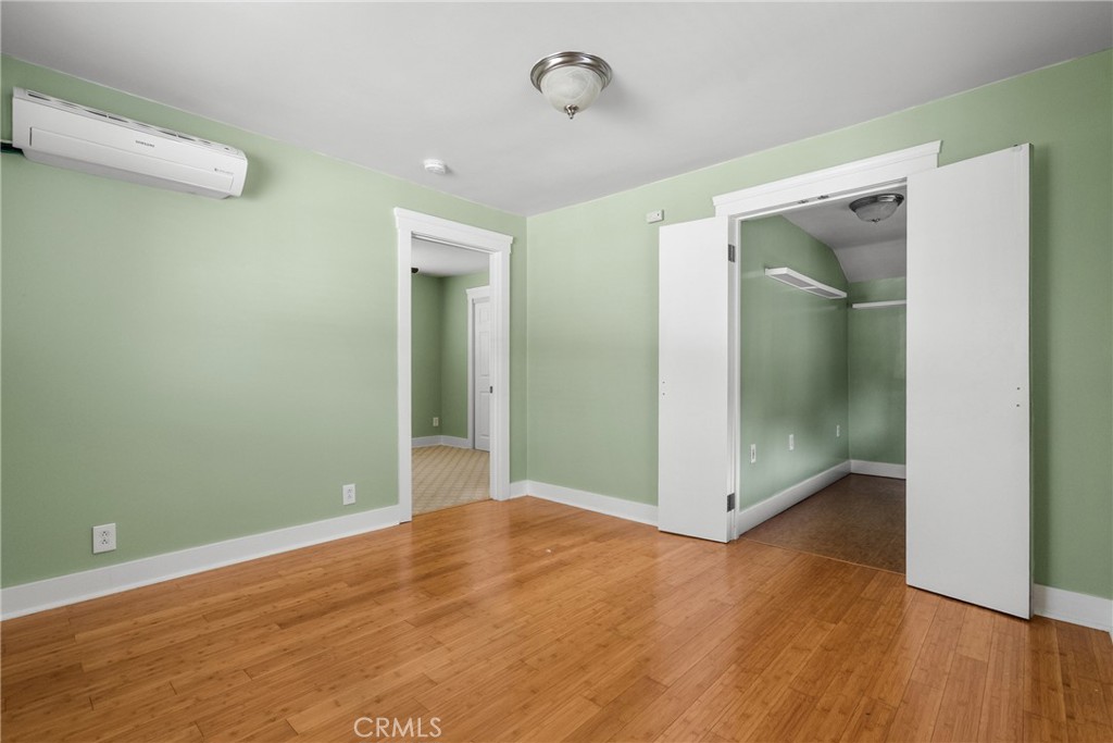 https://media.crmls.org/medias/9ecec7c4-05a1-46c6-a0b9-f132a33a423a.jpg?preset=X-Large
