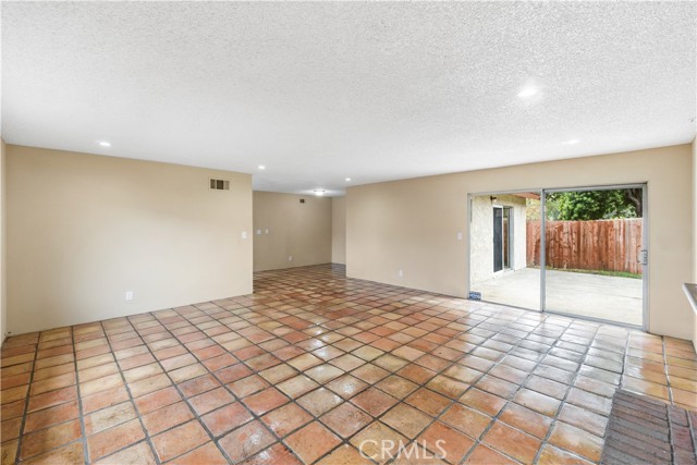 Detail Gallery Image 9 of 23 For 2640 N Eaton Cir, Long Beach,  CA 90815 - 3 Beds | 2 Baths