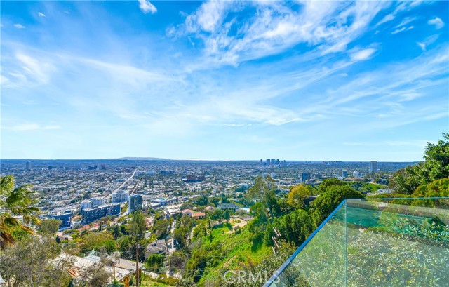 Detail Gallery Image 7 of 20 For 8686 Franklin Ave, Hollywood Hills,  CA 90069 - 4 Beds | 3 Baths