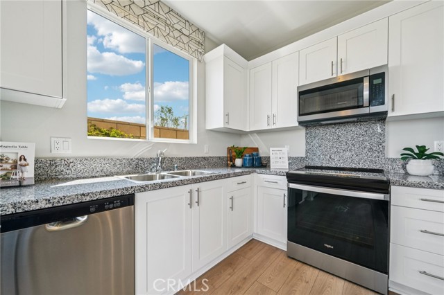 Detail Gallery Image 9 of 22 For 13613 Flying Cloud Way, Victorville,  CA 92394 - 3 Beds | 2/1 Baths