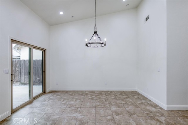 Detail Gallery Image 6 of 33 For 6808 W Lucas, Fresno,  CA 93722 - 3 Beds | 2 Baths