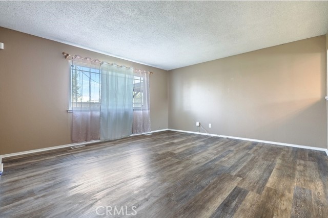 Detail Gallery Image 11 of 25 For 5097 E Carmen Ave, Fresno,  CA 93727 - 3 Beds | 2 Baths