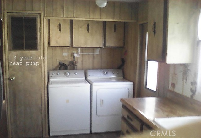 Detail Gallery Image 3 of 17 For 4841 Holly Ave, Long Beach,  CA 90805 - 2 Beds | 2 Baths