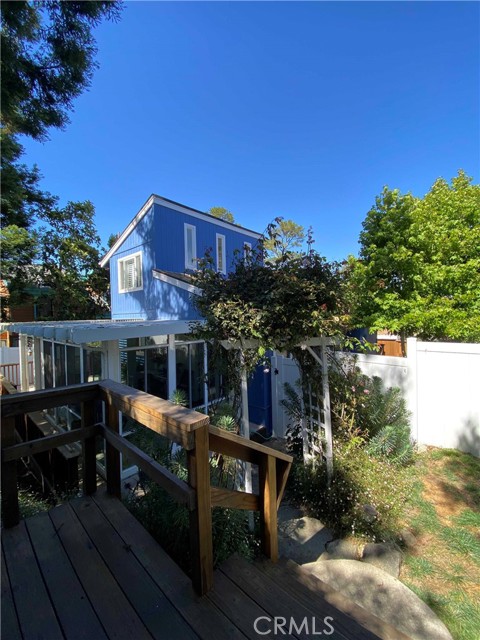 1911 Pineridge Drive, Cambria CA: https://media.crmls.org/medias/9ed24f7c-ece1-4732-87a5-f56cebac56c8.jpg