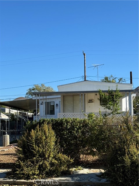 Detail Gallery Image 2 of 17 For 32500 Crescent Ave, Lake Elsinore,  CA 92530 - 6 Beds | 2 Baths