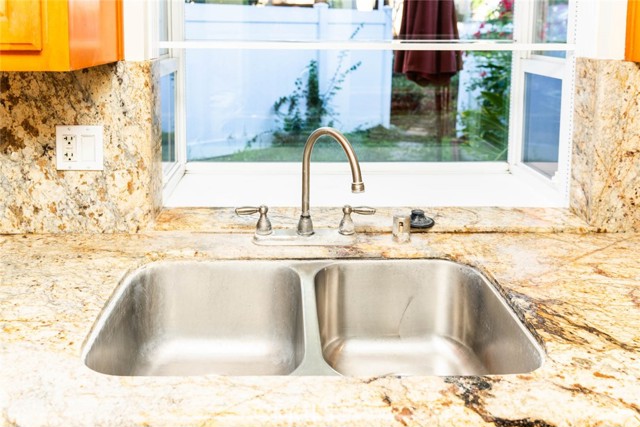 Detail Gallery Image 27 of 28 For 923 Lombard Ct, Costa Mesa,  CA 92626 - 3 Beds | 2/1 Baths