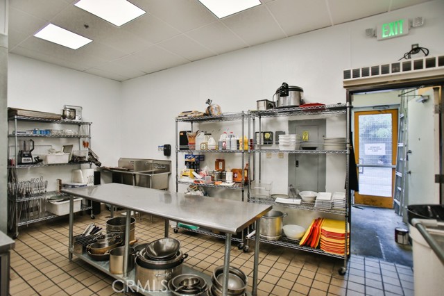 5537 W Sunset Boulevard, Los Angeles CA: https://media.crmls.org/medias/9ed4a1b0-c857-4ee7-8e21-4dd55bc7a80c.jpg