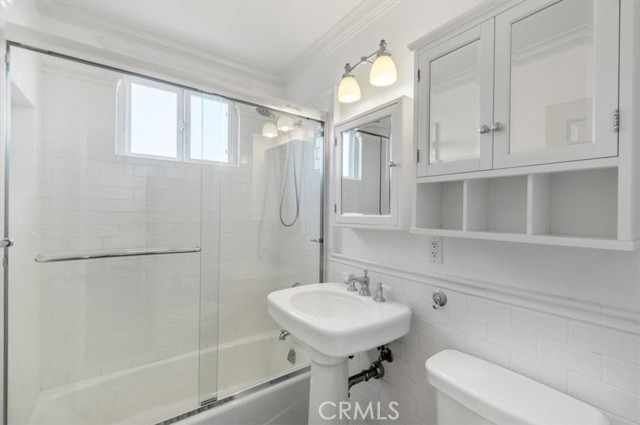 Detail Gallery Image 16 of 30 For 3619 N Poinsettia Ave, Manhattan Beach,  CA 90266 - 3 Beds | 2/1 Baths