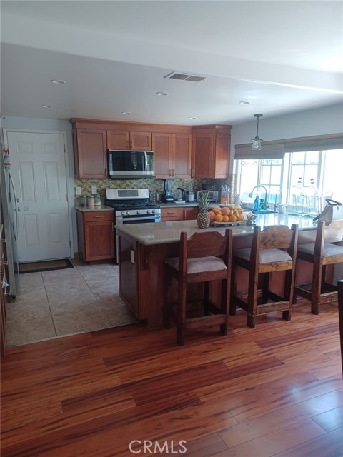 9849 Canada Way, Riverside CA: https://media.crmls.org/medias/9ed4ea86-50a1-4135-a911-75be70c73c1c.jpg