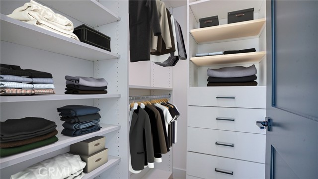 Detail Gallery Image 52 of 68 For 6250 Lindley Ave, Encino,  CA 91316 - 4 Beds | 3/1 Baths