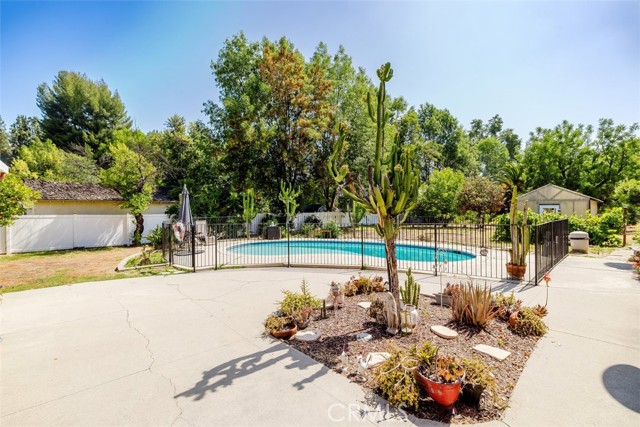 5800 Winnetka Avenue, Woodland Hills CA: https://media.crmls.org/medias/9ed6335a-1a4d-43d4-820b-5e1a8d7412a9.jpg