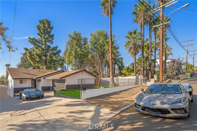 Detail Gallery Image 3 of 34 For 10231 Fairgrove Ave, Tujunga,  CA 91042 - 3 Beds | 2 Baths