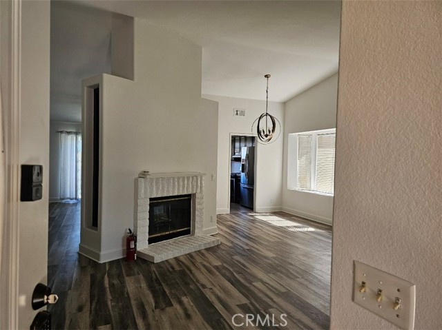 Detail Gallery Image 2 of 32 For 1066 Gloria Dr, Hemet,  CA 92545 - 4 Beds | 2 Baths