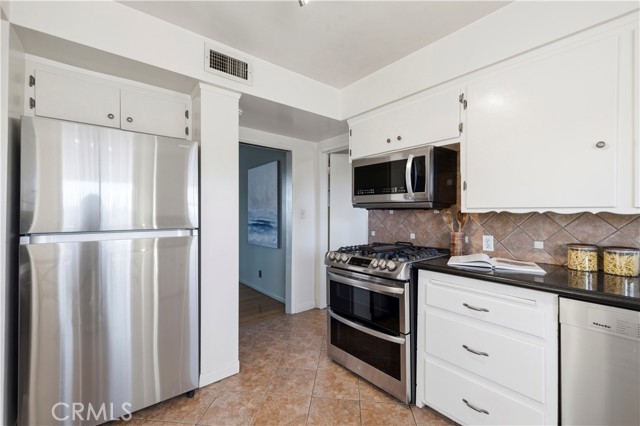 Detail Gallery Image 17 of 74 For 8615 Skyline Dr, Los Angeles,  CA 90046 - 3 Beds | 3 Baths