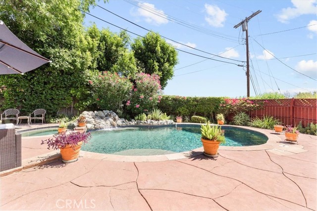 Detail Gallery Image 29 of 33 For 17861 Cathedral Pl, Encino,  CA 91316 - 3 Beds | 3 Baths