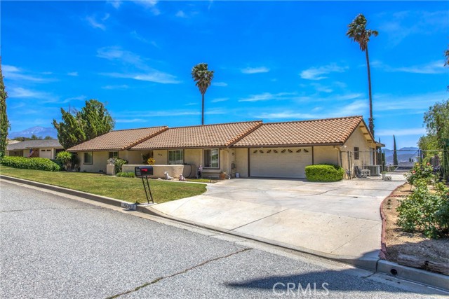 Detail Gallery Image 4 of 46 For 4256 Mockingbird Ln, Banning,  CA 92220 - 3 Beds | 2 Baths