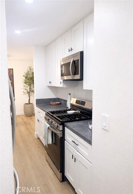 Detail Gallery Image 3 of 26 For 1605 Hotel Cir #B 107,  San Diego,  CA 92108 - 1 Beds | 1 Baths