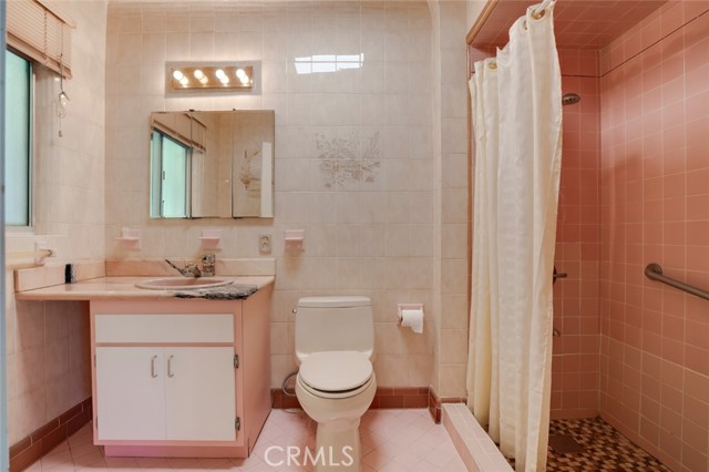 Image 24 of 58 For 2205 Catalina Street