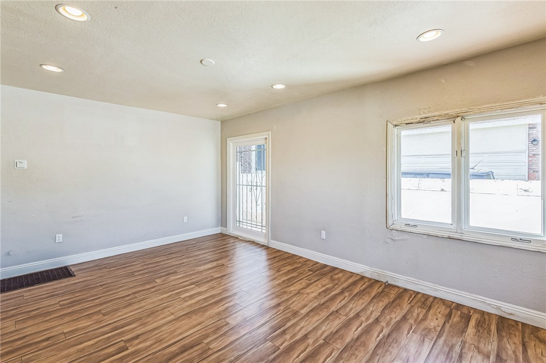 Detail Gallery Image 10 of 31 For 1602 W 81st St, Los Angeles,  CA 90047 - 2 Beds | 1 Baths