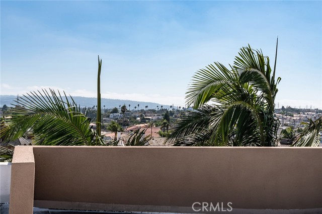 Detail Gallery Image 39 of 46 For 2204 Harriman Ln #B,  Redondo Beach,  CA 90278 - 4 Beds | 4 Baths