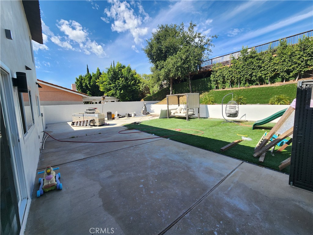 https://media.crmls.org/medias/9ede9900-c7d8-4a2e-9893-1cc640f2bffa.jpg?preset=X-Large