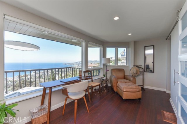 Detail Gallery Image 16 of 38 For 2192 Crestview Dr, Laguna Beach,  CA 92651 - 3 Beds | 3/1 Baths