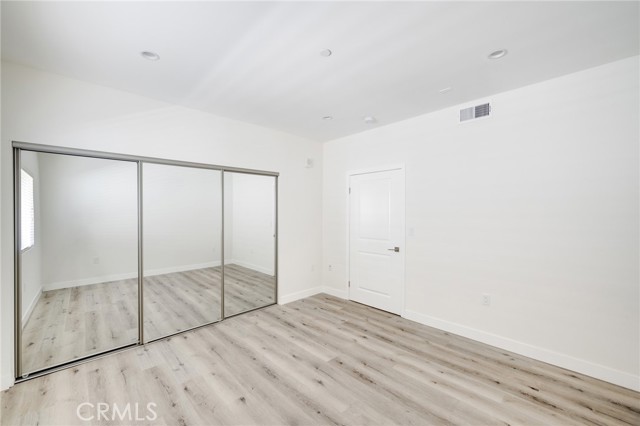 Detail Gallery Image 10 of 15 For 14526 Hartland St #206,  Van Nuys,  CA 91405 - 2 Beds | 2 Baths
