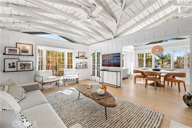 Light and bright living room with access to the front and back patios