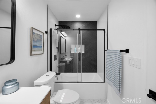 Image 23 of 33 For 10592 Pamela