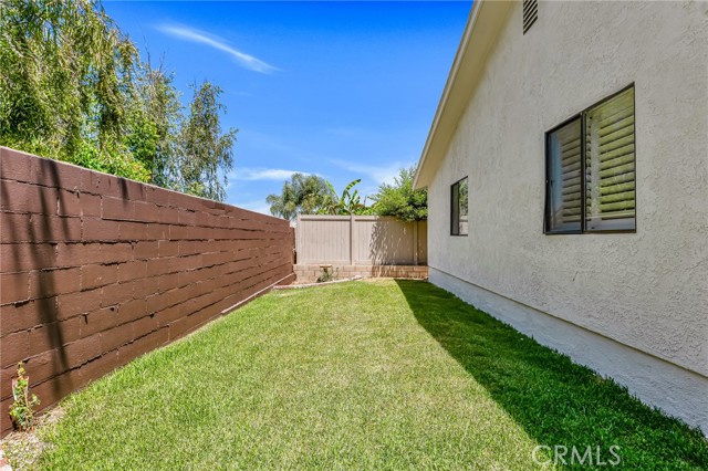 221 Acacia Lane, Newbury Park CA: https://media.crmls.org/medias/9ee04c1f-d712-401f-8129-58cca4b6bffb.jpg