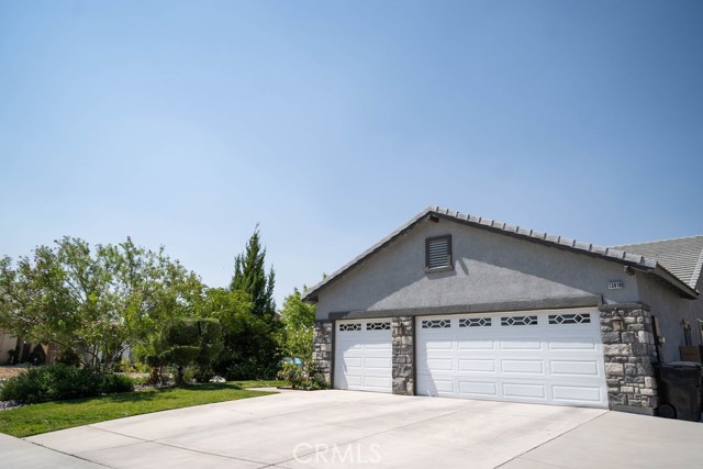 Detail Gallery Image 3 of 31 For 13018 Camden, Victorville,  CA 92392 - 3 Beds | 2/1 Baths
