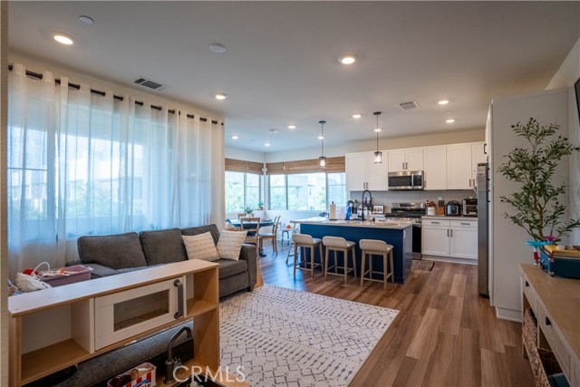 Detail Gallery Image 4 of 23 For 3650 E Pollock St #2,  Ontario,  CA 91761 - 2 Beds | 2 Baths