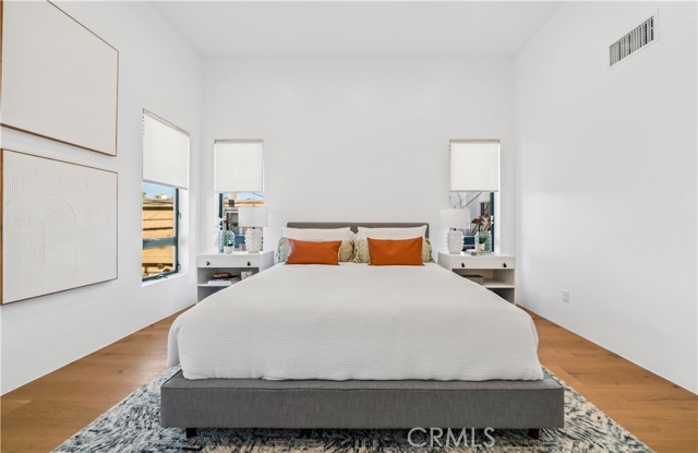 171 Savona Walk, Long Beach CA: https://media.crmls.org/medias/9ee1a11b-fc65-48d5-b232-8027900a942b.jpg