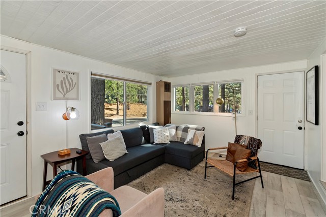 Detail Gallery Image 6 of 27 For 33353 Yukon Dr, Green Valley Lake,  CA 92341 - 2 Beds | 1 Baths