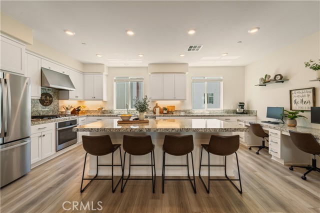 Detail Gallery Image 3 of 26 For 27461 Viero Pl, Valencia,  CA 91381 - 3 Beds | 4 Baths