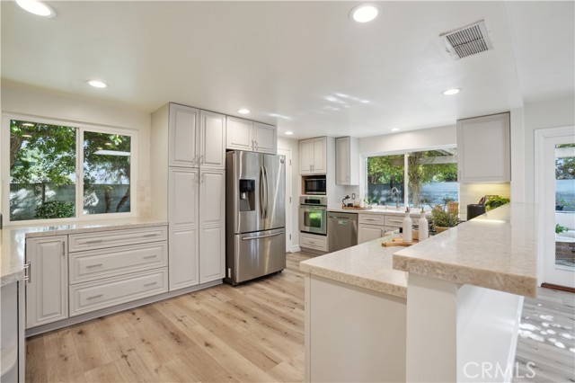 13811 Palace Way, Tustin CA: https://media.crmls.org/medias/9ee31c6a-959e-4e53-8aa3-d77dea9b39a2.jpg