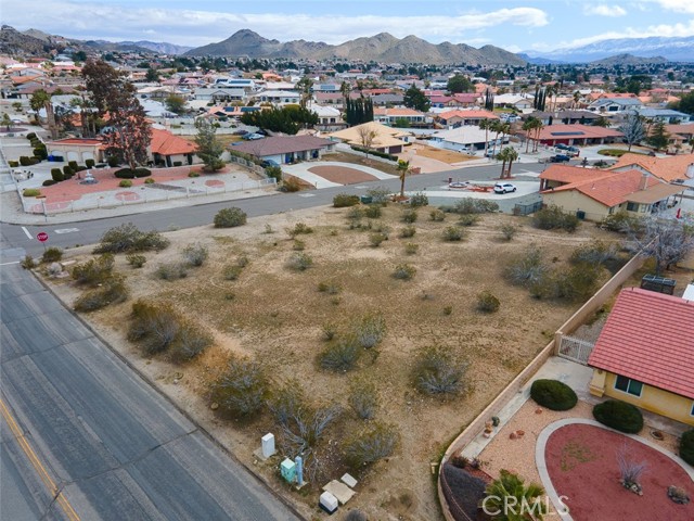 Detail Gallery Image 17 of 27 For 16499 Kamana Rd, Apple Valley,  CA 92307 - – Beds | – Baths