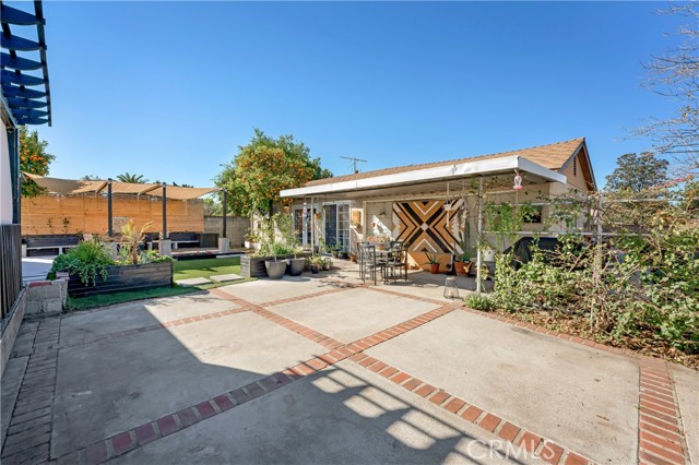 6059 Vantage Avenue, Valley Glen CA: https://media.crmls.org/medias/9ee3ff4e-deff-4e27-aae0-5c849f06caaf.jpg