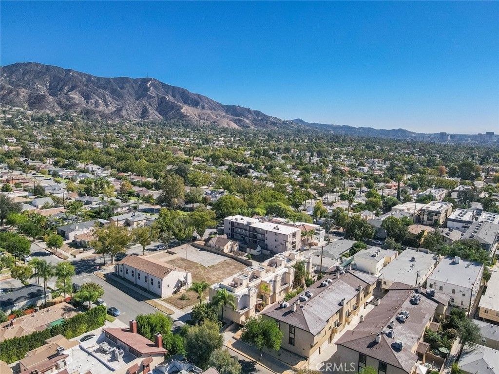 https://media.crmls.org/medias/9ee42e0b-62e7-46a1-be91-e61c9918464a.jpg?preset=X-Large