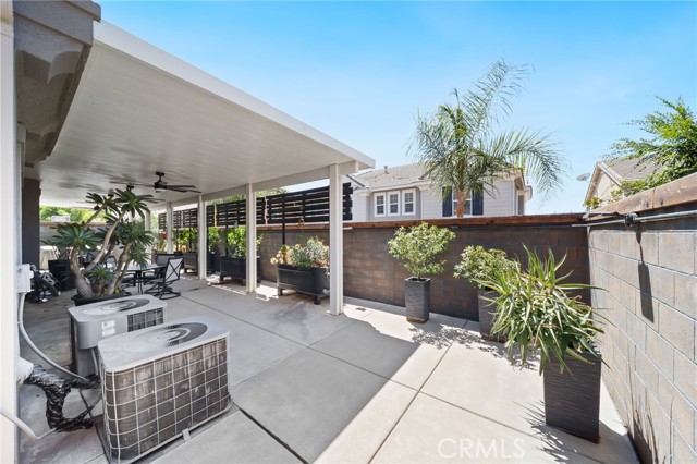 15583 N Peak Lane, Fontana CA: https://media.crmls.org/medias/9ee49efe-0712-4e98-9944-4fb24868065d.jpg