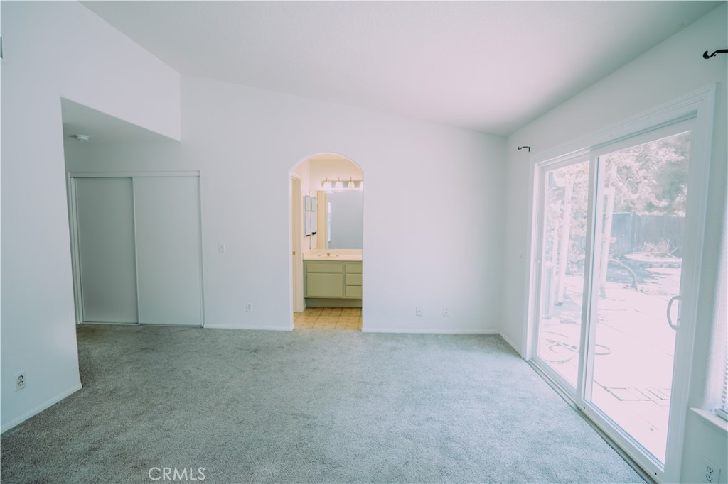 https://media.crmls.org/medias/9ee51b79-253c-4e1e-a06d-2e005c09392c.jpg?preset=X-Large