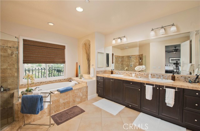 Detail Gallery Image 11 of 34 For 21953 Bella Vista Pl, Chatsworth,  CA 91311 - 4 Beds | 5 Baths